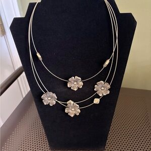 Elegant Gold Tone Floral Necklace